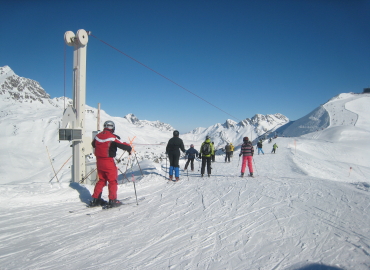 �k������