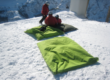 �k������