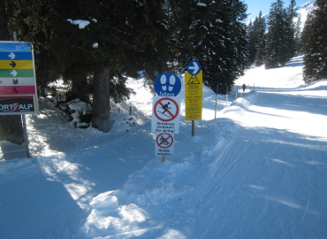 �k������