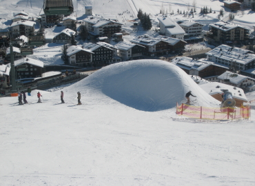 �k������