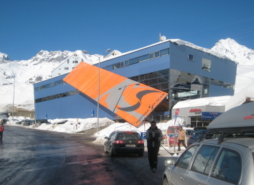 �k������