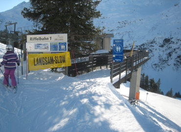 �k������