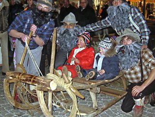 �R���`�i�_���y�b�c�H�@�J�[�j�o��