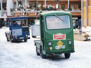 �d�C������