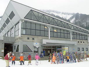 ���R����