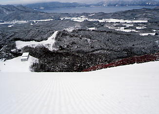 �X�m�[���[���h�^�U��