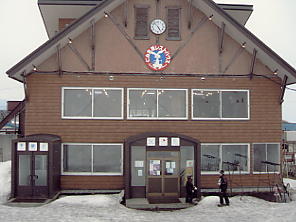 �j���}����