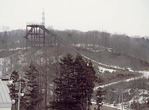 �j���}����