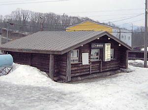 �j���}����