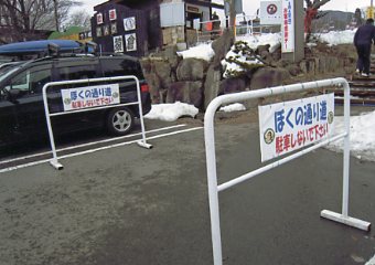 �������q