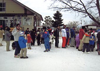 �������q