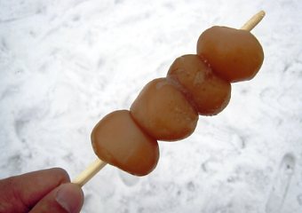 �������q