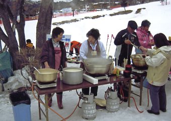 �������q