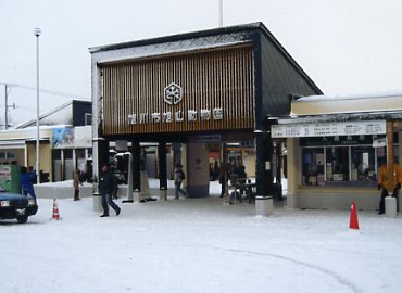 ���R������