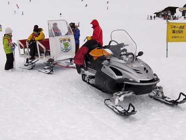 スノーモービル
