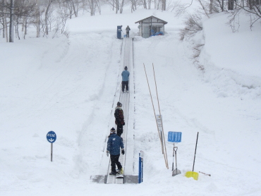 スロープコンベア