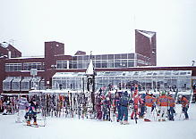 �D�y����