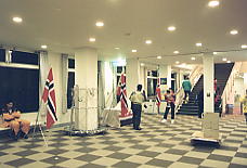 �m��������