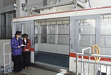 �����A���v�X����~