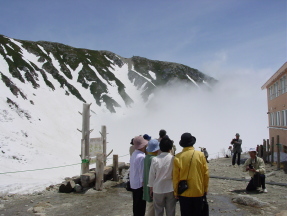 �����A���v�X����~