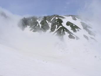 �����A���v�X����~